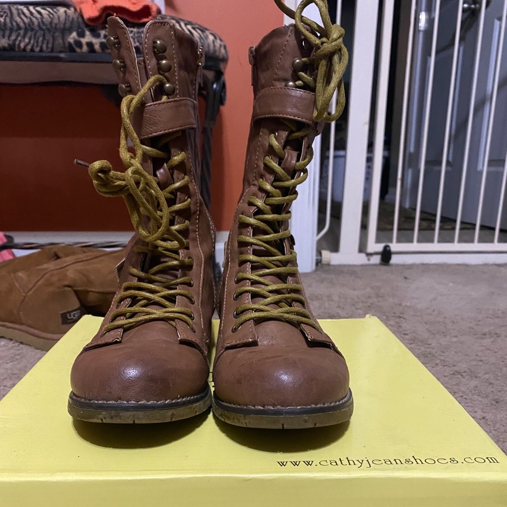 Combat boots
